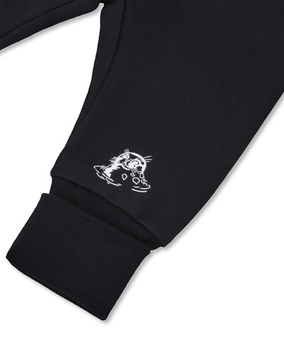 Black trousers, leg with seal print and foldable stretch fabric.